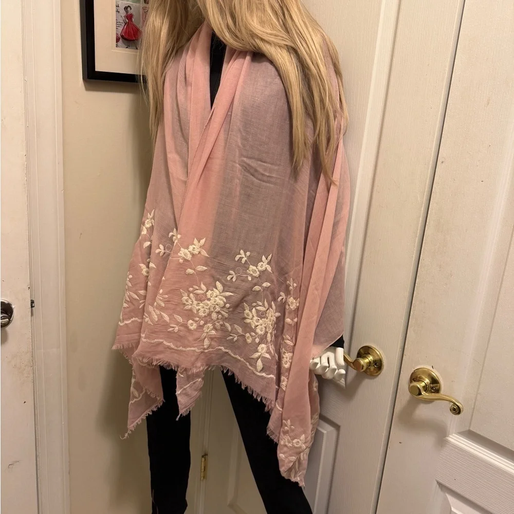 Light pink and White Floral Embroidered Scarf in new conditions